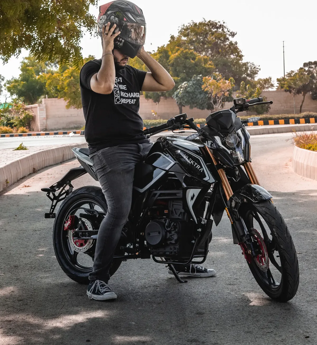 Vlektra V180 SE — performance e-scooter in Pakistan